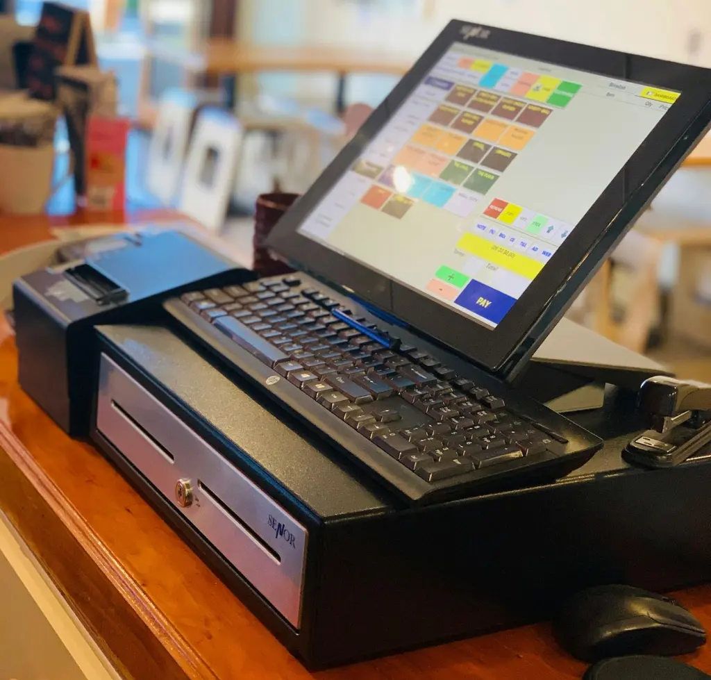 Un terminal de punto de venta en una tienda